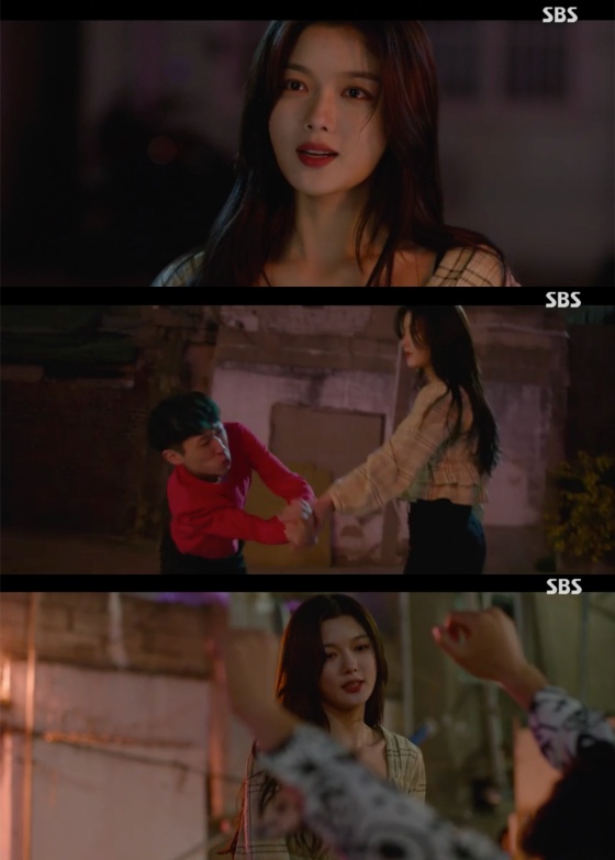 In the SBS gilt drama Convenience store morning star broadcasted on the afternoon of the 26th, Kim Yoo-jung followed Convenience store The Thieves.On this day, the star followed The Thieves to the alley. The pricks are in the right place to die.Bullies they laughed, saying, Why do you do it, pretending you have not seen it?I can not see it, said Jung Sang-hee, who went out hard and ignored Bullies them, saying, We have manners and women do not beat.Im more of a man. Then Im just right. The winner of the fight was the star, and the star said, Come with the money until tomorrow.Then I can be a formal Alba, and dont throw money when you buy something at the Convenience store, he said.