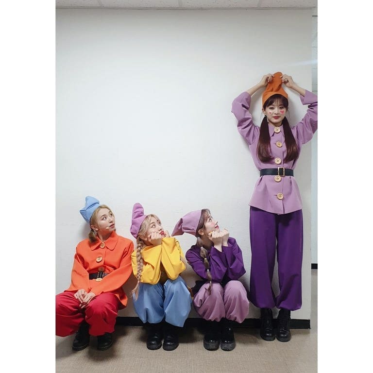 Group TWICE turns into a cute DwarfTWICE Official Instagram posted several photos on June 27th.In the photo, Chae Young, Ji Hyo, Dahyun, and Tsuwi are transformed into Dwarf for KBS 2TV Music Bank stage.The four people who are making cute faces and Dwarf costumes have a lovely charm.The netizens who watched this showed affectionate reactions such as pretty and really lovely.park jung-min
