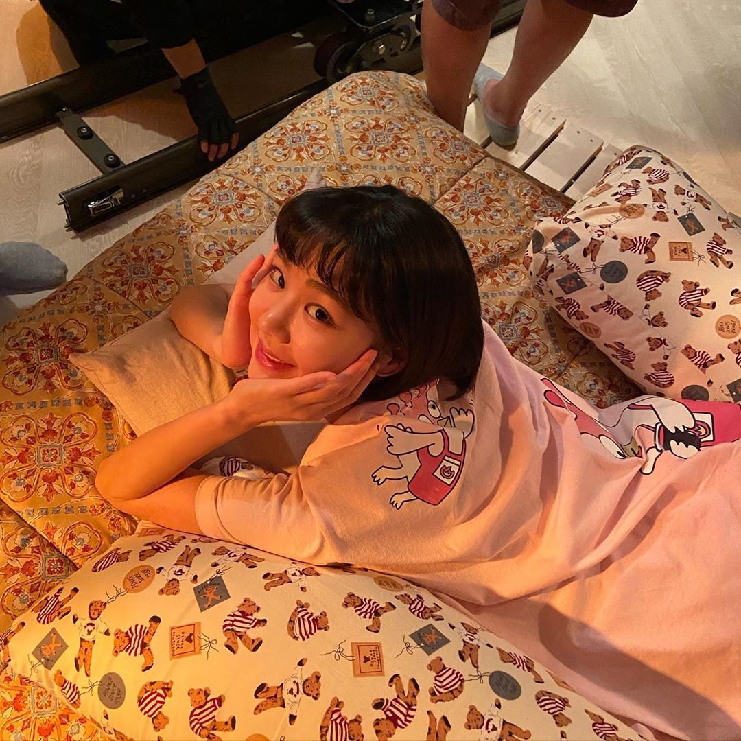 Actor Han Ji-eun encouraged Should catch the première in a cute way.On the 27th, Han Ji-eun told his Instagram, The Internet far-off fan meeting Should catch the premiere!!and posted two photos with a hashtag.In the photo, Han Ji-eun is lying on his bed in the drama, giving a beautiful calyx and opening his eyes in a rounded manner.Han Ji-eun, wearing a character T-shirt, showed the cuteness of The International Italian The International.Meanwhile, a special broadcast by Han Ji-eun encouraging Should catch the première, The Internet Farth Fan Meeting: Dont End, airs on MBC for about 100 minutes from 9:15 p.m. today (27th).