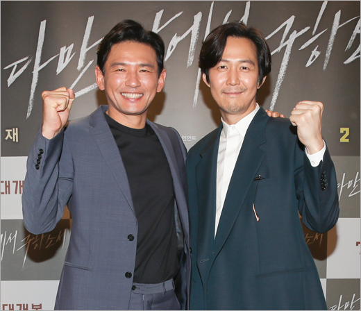 Actors Hwang Jung-min and Lee Jung-jae showed off their delightful dedication in Noons Hope Song Kim Shin-young, raising expectations for Save from evil.MBC FM4U Noons Hope Song Kim Shin Young, which was broadcasted on the afternoon of the 29th, appeared as a guest by Hwang Jung-min and Lee Jung-jae.Save from evil is a hard-boiled chase action film depicting the gruelling pursuit and struggle of Innam (Hwang Jung-min), who is caught up in a new case because of the last contract murder mission, and Ray (Lee Jung-jae), a ruthless chaser who chases him.Hwang Jung-min and Lee Jung-jae, who showed off Brothers Chemie in Shinsegae (2013), were reunited in Savage to Save from Evil in about seven years.Lee Jung-jae showed deep trust and affection for Hwang Jung-min and attracted attention. Lee Jung-jae said, When Shinsegae (2013), they were Burader and this time they changed.I have to kill each other in the Save from evil, he said. When I came to the proposal, Hwang Jung-min decided to appear.I decided without having to look at the script. Hwang Jung-min also said, I was so happy to be with Lee Jung-jae, and I was so happy to meet him after a long time because we had already filmed the previous work well.I met for a long time, but I feel like the filming of Shinsegae just the same as my friend who had forgotten seven years and saw it in my last work.Of course, it was different that it was difficult for each other to make their bodies. Lee Jung-jae said, I have a lot of action gods in my past, so I have practiced a lot of personal practice.It was so hard to exercise for a long time. I had a diet because my role was sharp, but it was hard. Hwang Jung-min, Lee Jung-jae, who had directly digested all the real action gods that were coming and going. Lee Jung-jae said, There was an action god who just fought with Hwang Jung-min.I talked with the martial arts coach and said, Lets try to hit it technically. Finally, I tried to hit it for three nights and four days, but the result was not bad.It was not so painful. Hwang Jung-min said, In general, the camera is exquisitely falling back from the hitting scene, but I did not avoid the camera and hit it with a face.Lee Jung-jae also said, Do you admit that there is no youth star to follow Lee Jung-jae? DJ Kim Shin-young said, No.If There is no 2020 sun is produced, who would you like to join with? He said, I will also be with Jung Woo-sung.Hwang Jung-min mentioned Hwang Jung-min and Ji Jin-hee and Cho Seung-woo friendship travel photos, which have been gaining attention online. Kim Shin-young said, Sulton is also seen in black and white photographs.What was it like when Ji Jin-hui said he was posting these photos in a fan cafe? Hwang Jung-min said, At the time, I was so, and Cho Seung-woo was more famous. So I was grateful for raising it.It was more than 10 years ago, he said. The picture of watching TV together was watching a concert for the whole human rights.In addition, Lee Jung-jae and Hwang Jung-min reveal melo greed. Kim Shin-young said, I want to see both of you in a melodrama like You are my destiny.Lee Jung-jae said, I do not have a melodrama scenario for me because I have been strong in my characters these days.It is regrettable that this is the role of the actor who has to choose from what is inevitably proposed. Bosses, that melodic sensibility is still alive.Ive been seeing an actress for too long, Hwang said. I am grateful unconditionally. Please give me a melodrama.Save from evil, is scheduled to open in August.