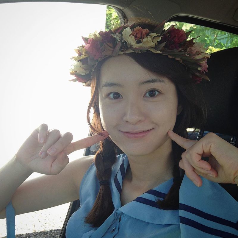 Jung Yu-mi has revealed his fresh routine.Actor Jung Yu-mi posted a picture on his instagram on June 29.In the photo, Jung Yu-mi is wearing a sailor suit and a flower garden on her head. Jung Yu-mis refreshing smile and Volcock pose double the girl-like charm.minjee Lee