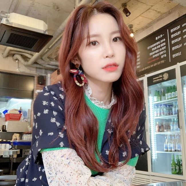 Singer and Actor Jun Hyoseong showed off her glowing beautiful looks on Jeju IslandJun Hyoseong posted several photos on his instagram on June 29 with an article entitled How did you meet Jeju Island.The released photos included the images of Jun Hyoseong, who visited Jeju Island for the filming of FashionN and Wirike How to Face It.Jun Hyoseong showed off her refreshing charm with a cute look set in the Jeju Island blue sea.The netizens responded, It is a goddess and How is it always lovely?Lee Ha-na