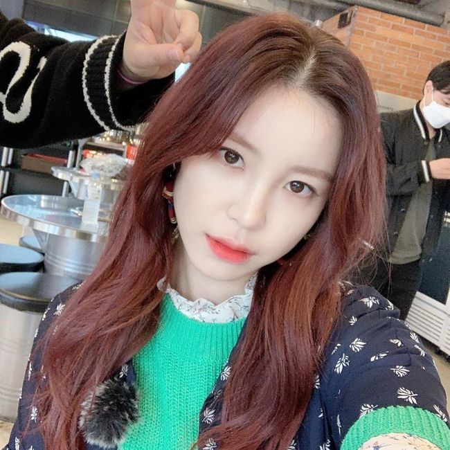 Singer and Actor Jun Hyoseong showed off her glowing beautiful looks on Jeju IslandJun Hyoseong posted several photos on his instagram on June 29 with an article entitled How did you meet Jeju Island.The released photos included the images of Jun Hyoseong, who visited Jeju Island for the filming of FashionN and Wirike How to Face It.Jun Hyoseong showed off her refreshing charm with a cute look set in the Jeju Island blue sea.The netizens responded, It is a goddess and How is it always lovely?Lee Ha-na