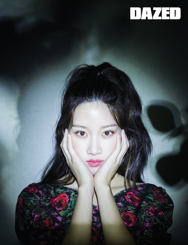 Magazine Days, which presents original contents every month based on fashion and culture, released a picture with Actor Moon Ga Young through the July issue.Moon Ga Young has been busy with MBC drama The Mans Memory Law, which has recently been on the show, and has appeared in the olive channel entertainment Six Vendors.Daysd told Moon Ga-youngs regards through interviews and pictorials.Moon Ga-young showed fantasy visuals and elegant charm in this picture on the theme of fairy tale.In the background of the bright flower silhouette, she dressed in a puff detail long dress and took a natural pose. She was wearing a ruffle decorating mini dress and stared at the air and boasted a mysterious figure.Moon Ga-young also told his candid story in an interview with the pictorial.When I was tired and self-esteem fell, I met like a fate, he said, It was a great strength.In the meantime, he said, I was praised for being in a stable right as a 20-year-old Actor. Maybe I think I am a dreamer when I was a child.However, he said, I will not be overwhelmed by this praise. As an Actor in his 15th year of debut, he said, I will also think about responsibility, burden and pride for my job.In addition, he said, When I shoot without mind, I sometimes think I want to read a book.This is a signal that I want to rest. After TVN entertainment Bookstore: I read books , I once again showed off my Ji Sung-mi.