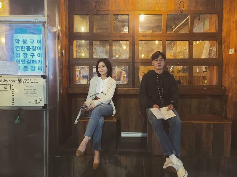 Actor Byeong-eun Park praised Jang Na-ra for breathing in DramaByeong-eun Park wrote on his instagram on June 29: Hariya has been through so much. You only have to walk the flower path.I also posted several photos with the article School junior.The released photos included images of Byeong-eun Park and Onara preparing to shoot Drama Oh My Baby.The pair boasted a pro-Brother and Sister-like breath with a warm visual.Lee Ha-na