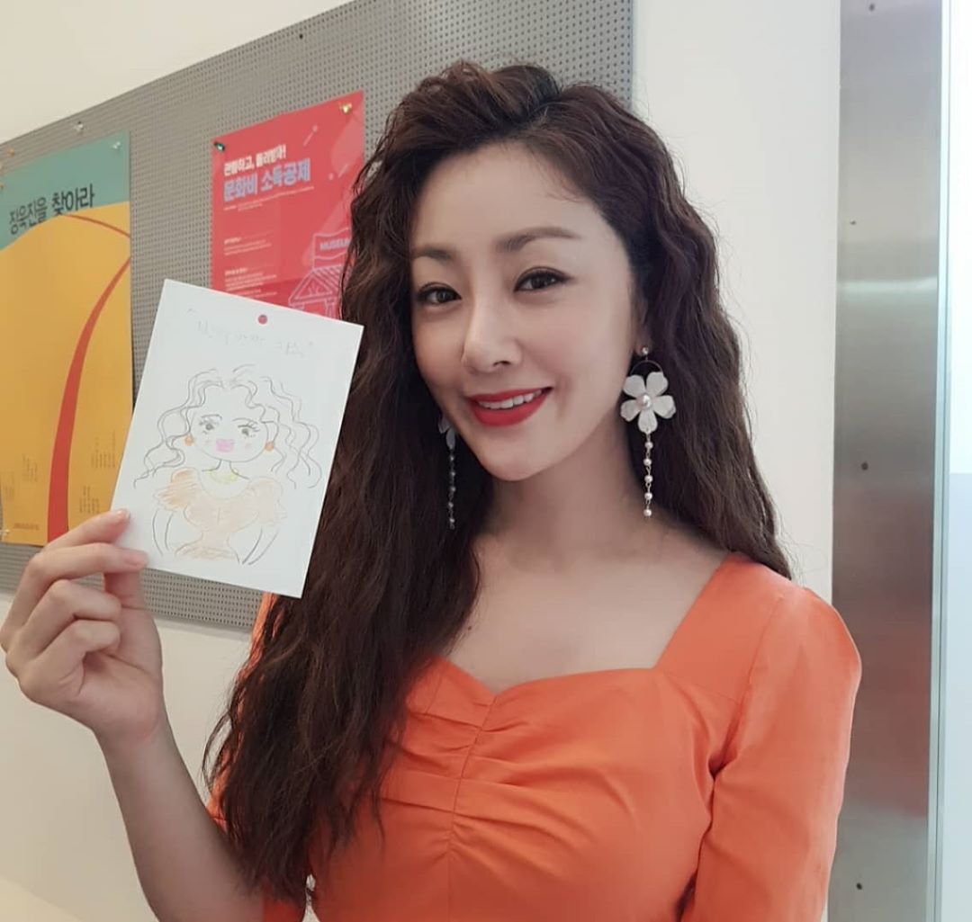 Actor Oh Na-ra and Kim Hye-joon boasted pure beautyOh Na-ra told her Instagram account on the 29th, #Twinkle Wisdom #Oh Na-ra #Long Lantern Light #Kim Hye-joon. I caught the first color pencil in high school.# Waiting time # mbc tree drama # Do and posted a picture with the article.The photo shows Oh Na-ra and Kim Hye-joon waiting for the drama shooting.The pair smile, each posing with a picture drawn by Oh Na-ra.The innocent visuals that resemble Oh Na-ra and Kim Hye-joon caught the attention, and the cheerful atmosphere of the two people also brought out the joy of the netizens.MBCs new drama Do, starring Oh Na-ra and Kim Hye-joon, will be broadcast on July 15th.Photo = Oh Na-ra Instagram