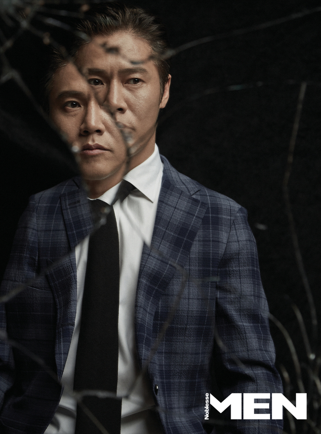 An Actor Park Ho-san pictorial has been released.On June 30, the mens magazine Noblesse MEN released a picture of Park Ho-san, who plays Kienu, a mysterious figure with unusual insights about Love, in MBCs drama Want to eat with you for dinner.In the public picture, Park Ho-san has a deep charisma and sexy that is completely different from the Drama character.He showed an atmosphere of intense force from deep eyes as if he was indifferent, and boasted the aspect of an Actor.Park Ho-san not only showed trendy middle-aged beauty by adding a neat hairstyle with a forehead and a striped suit with a cotton tie, but also emanated Park Ho-sans unique aura, using a mirror to express the colorful inner side of Actor.The July and August issue of Noblesse MEN focused on Park Ho-sans Actor Life. Park Ho-san said, College is the home of my life.The stage is meant to be until it dies, because it is my source and source. He expressed his affection for the stage that made Actor walk.I see a lot of seniors, juniors, and newcomers acting these days, and there may be an essential prototype, but eventually I have to be aware of trends.In particular, Drama is more. We can get a glimpse of Park Ho-sans passion for constantly changing.Park Su-in