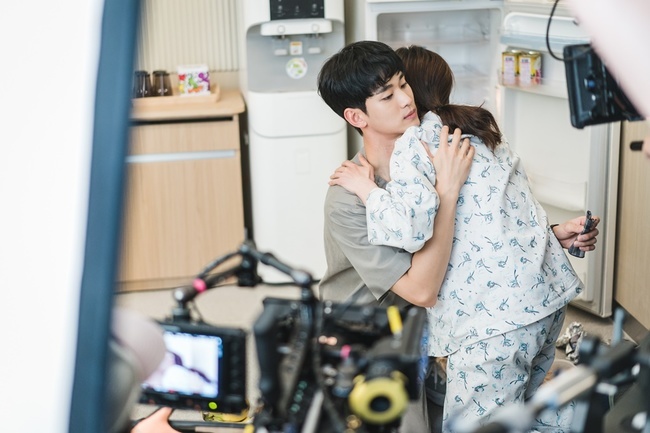 Kim Soo-hyun and Seo Ye-jis shooting scene behind-the-scenes cut are catching the eye.The TVN Saturday drama Psycho is OK (directed by Park Shin-woo, Cho Yong-hwa/Project Studio Dragon/Produced Story TV, Gold Medalist) which captures viewers weekend nights with unrivaled production and messages that penetrate the hearts every week, and actors hot performances, and the warm shooting scene of Kim Soo-hyun (played by Moon Kang-tae) and Seo Ye-ji (played by Ko Mun-young) He made a public appearance.Kim Soo-hyun and Seo Ye-ji meet with Moon Gang-tae, a spiritual ward protector who refuses love in the play, and a fairy tale writer Ko Mun-young who does not know love, and is pounding viewers hearts with a romance chemistry that causes heartbeat from unpredictable tit-for-tat chemi.On June 28, the story of two people who faced their own wounds and deficiency and saw each others real appearance began to be drawn, and the pink romance air of Kim Soo-hyun and Seo Ye-ji began to fall.Kim Soo-hyun and Seo Ye-jis shooting scene behind-the-scenes cut, which has been unveiled amid growing excitement, is stimulating the drama fans curiosity about the twos 1-inch outside Camera.In the public photos, Kim Soo-hyuns passion, which focuses on the character of Moon Gang-tae even if Camera is turned off, is contained.It is the back door that not only communicates with the staff constantly, but also revitalizes with extraordinary enthusiasm, such as immersing myself in the fear of Camera.In the meantime, Seo Ye-ji is showing a reversal charm at a temperature 180 degrees different from the cold and cold character of the play.Especially, in the bright smile and the script that causes the heartbeat, she can get a glimpse of her affection for the work and the atmosphere of the scene.