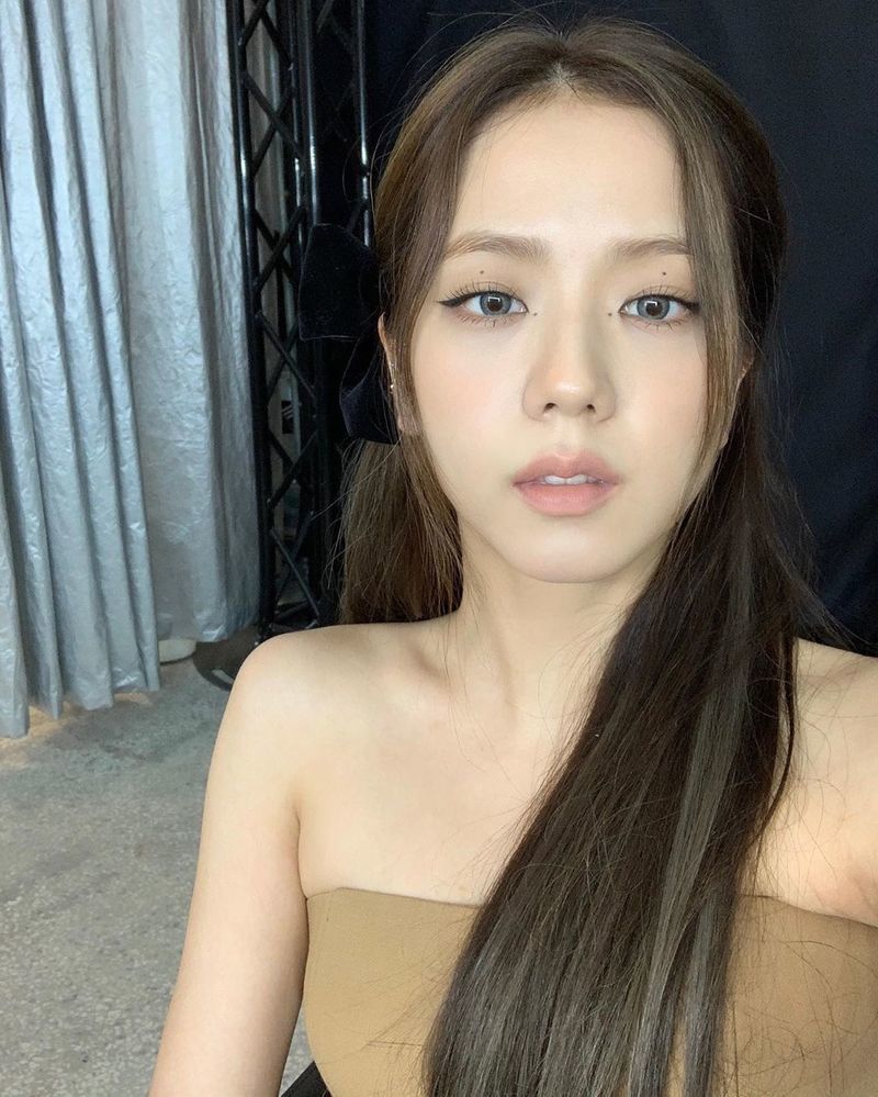 Group BLACKPINK member JiSoo has released the latest news.JiSoo posted two photos on his instagram on June 30 with an article entitled How you like that?In the open photo, JiSoo reveals a dreamy atmosphere: JiSoos innocent and lovely beauty captures Sight.The fans who watched the photo responded It is so beautiful and I am listening to a new song well.On the other hand, group BLACKPINK, which JiSoo belongs to, is continuing its active activities by announcing a new song How You Like That on June 26th.