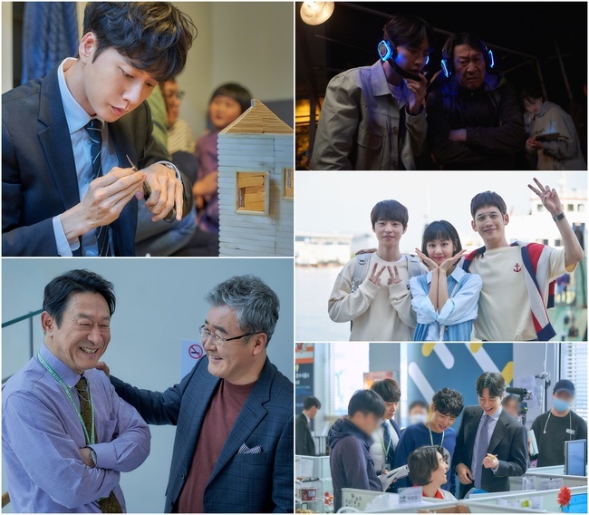 Lame International released an undisclosed still cut ahead of End.The production team of MBC Tree Drama Lame Internet (play/Shin So-ra, directing/male voice actor, production/studio HIM) released a large number of still cuts at the shooting site that had not been opened in the meantime on June 30.In the released image, the film caught the attention with photos that could feel the atmosphere of the Lame International teams cheerful scene, and the screen still cut that was not released on the main broadcast.The once-scene steelcut, which was a former employee of the Intern Food The Intern, made a wooden house to play with his son, Kim Eung-soo, at the house of Lee Man-sik (Kim Eung-soo), is a welcome sight to see the ingenious appearance of The Intern Park Hae-jin.In addition, Park Hae-jin, who is seriously discussing with director Nam Woo before Acting, from the image of veteran duo Kim Eung-soo and Son Jong-hak (played by Ahn Sang-jong) of Lame International, Park Ki-woong (played by Namgung Junsu), Han Ji-eun (played by Italy), and Roh Ji-eun (played by Lee Tae-eun), who pose as if they were friendly three brothers and sisters You can also see the appearance of Jong-hyun (played by Joo Yoon-soo) and the marketing sales team that gathers in one place and enjoys eating hot dogs.Park Su-in