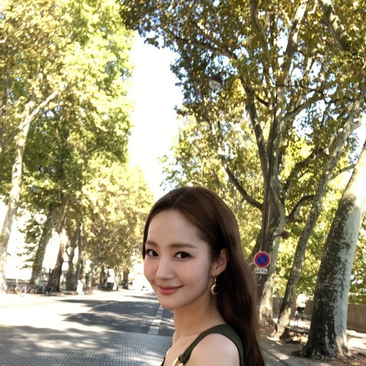 Actor Park Min-young has revealed his current situation.Park Min-young posted a video on his Instagram on June 30 with an article entitled Want to walk together?In the public footage, Park Min-young shows off her innocent look under the sunshine; the bright and elegant atmosphere of Park Min-young catches her eye.The netizens who watched the photos responded It is so beautiful and It becomes more beautiful as it goes.Meanwhile, Park Min-young recently opened the YouTube channel Just, Park Min-young.Park Eun-hae