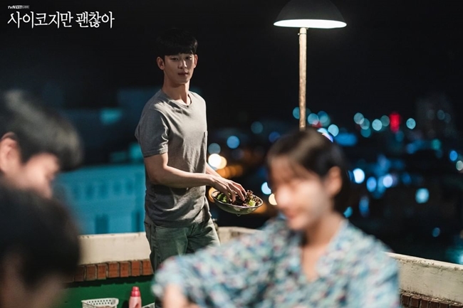 On the 30th, TVN Drama official Instagram said, When the weather is low, it is in front of Meat (or next to Kang Tae).Every Saturday and Sunday night at 9 pm # tvN # SaturdayDrama # Psycho, but its okay # Kim Soo-hyun # Calligraphy # Oh Jeong Se # Park Kyu Young and posted several Drama still cuts.The netizens who responded to this responded that Kim Soo-hyun, who is handsome even if he bakes Meat, My brother bakes Meat well, leave it to me, I am warm in atmosphere and this combination is also great.On the other hand, Kim Soo-hyun is disassembling and disassembling TVN Drama Psycho but its okay to the mental ward guardian Mungang Tae.Psycho but its OK is broadcast every Saturday and Sunday at 9pm.