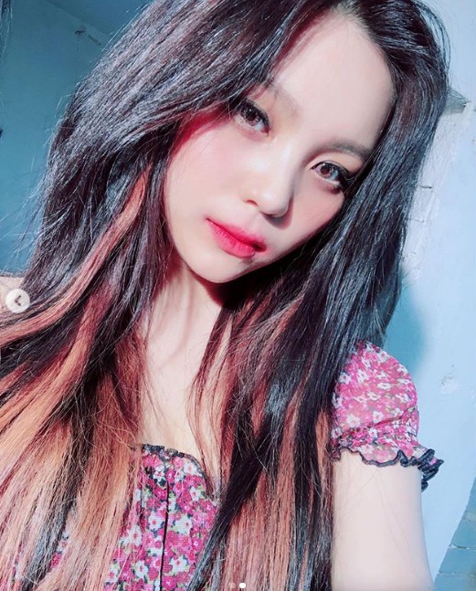 Group GFriend member Umji boasted Doll Beautiful looksUmji released several photos on his 30th day with an article entitled Broken room on his instagram.In the open photo, Umji is taking a selfie with a pale smile, with sharp jawlines and distinct features that further accentuated Doll Beautiful looks.Umjis hairstyle with the bridge also attracts attention.The netizens who responded to the photos responded to her beautiful looks such as Umji I missed you so much, It is too beautiful Umji and Moy Yat is the peak season of beautiful looks.Meanwhile, the group GFriend, which Umji belongs to, will return to their new mini album Song of the Sirens on July 13th.Photo Umji SNS