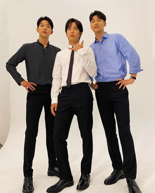 CNBLUE is united in completeness.On the first day, Jung Yong-hwa posted a picture on his Instagram with an article called Good.In the public photos, Jung Yong-hwa, Lee Jung-Shin, and Kang Min-hyuk are taking pictures with a friendly look.In particular, netizens raised expectations for the CNBLUE complete body.It is also expected that CNBLUE will be made by three people without Lee Jong-hyun.Meanwhile, Jung Yong-hwa was discharged as a sergeant last year after finishing military service in March as an army active duty, November, Lee Jung-Shin and Kang Min-hyuk.
