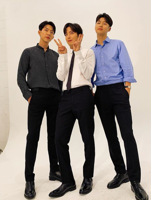 CNBLUE is united in completeness.On the first day, Jung Yong-hwa posted a picture on his Instagram with an article called Good.In the public photos, Jung Yong-hwa, Lee Jung-Shin, and Kang Min-hyuk are taking pictures with a friendly look.In particular, netizens raised expectations for the CNBLUE complete body.It is also expected that CNBLUE will be made by three people without Lee Jong-hyun.Meanwhile, Jung Yong-hwa was discharged as a sergeant last year after finishing military service in March as an army active duty, November, Lee Jung-Shin and Kang Min-hyuk.