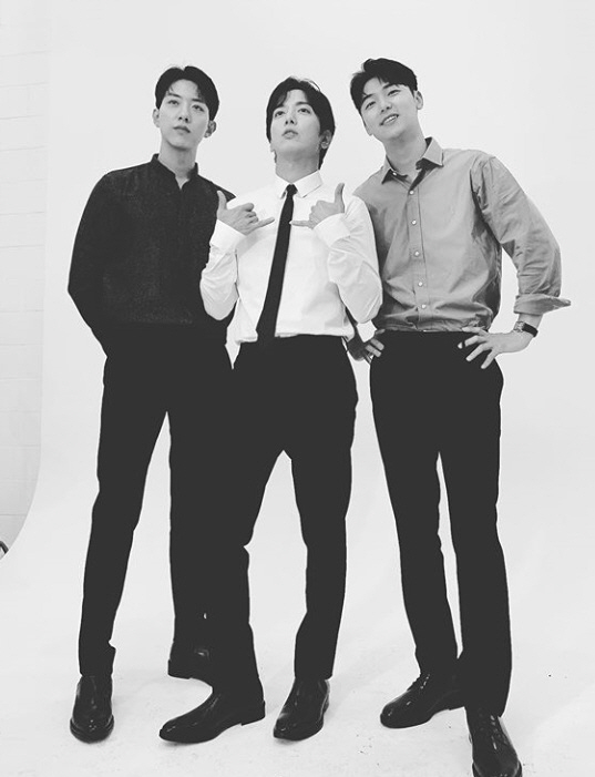 CNBLUE is united in completeness.On the first day, Jung Yong-hwa posted a picture on his Instagram with an article called Good.In the public photos, Jung Yong-hwa, Lee Jung-Shin, and Kang Min-hyuk are taking pictures with a friendly look.In particular, netizens raised expectations for the CNBLUE complete body.It is also expected that CNBLUE will be made by three people without Lee Jong-hyun.Meanwhile, Jung Yong-hwa was discharged as a sergeant last year after finishing military service in March as an army active duty, November, Lee Jung-Shin and Kang Min-hyuk.