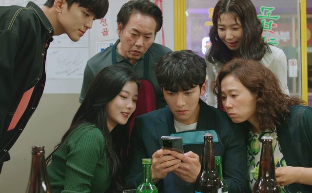 Convenience store morning star Ji Chang-wook Kim Yoo-jungs Convenience store first Alcoholic drink scene was captured.SBS gilt drama Convenience store morning star captures viewers by creating a pleasant atmosphere of drama in the background of life-friendly space Convenience store.The Convenience store Jongno Shinseongdong is the same place as Choi Dae-heon (Ji Chang-wook) and the familys rice line, and there are stories about Kim Yoo-jung coming in here.In the last four times, Jeong Sae-byeol has tripled Convenience store sales and was selected as the Excellent Temple of the Month.Choi Dae-heon and his family, who heard this news, liked to dance with Our Stars and danced, and this added warmth to the house theater.On the first day, the production team of Convenience store morning star unveiled the Alcoholic drink scene where all Convenience store family members such as Choi Dae-heon and Jeongsae star gathered.It is a place to celebrate the star of the star, and it is also the first Alcoholic drink after the star of the star comes into the alba.In the open photo, the star is smiling with shame as he is congratulated by the Choi Dae-heon family.In a noisy and pleasant atmosphere, the star seems to naturally permeate the family of Choi Dae-heon.The alcoholic drink scene, which is full of joy and joy like a family feast, makes you smile.But this atmosphere will soon be broken.Choi Dae-heon, who is contacted somewhere and checks his cell phone, and Alcoholic drink scene, which suddenly became a little cold, amplifies the curiosity about what happened to them.In addition, there are other people besides the Convenience store family at the Alcoholic drink scene, which attracts attention: Kang Ji-wook (Kim Min-gyu), a celebrity Nam Sa-jin of Jeong Sae-Sung.How Kang Ji-wook joined the place is also a point that attracts viewers interest.Attention is focused on the 5th episode of Convenience store morning star, which will come to the scene of the first Alcoholic drink of the star, where the atmosphere of celebration is properly formed.The 5th Convenience store morning star will be broadcasted at 10 pm on the 3rd.