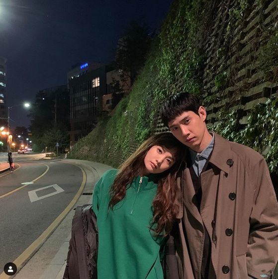 Actor Park Sung-hoon has released a two-shot with Nana.Park Sung-hoon posted a picture on his SNS on June 30 with an article entitled D - 1 Chu Shi Biao July 1 at 9:30 KBS2.In the open photo, Park Sung-hoon and Nana lean on each other and emit a chic atmosphere: warm visuals and fresh chemis catch their eye.The netizens who encountered the photos responded such as I am fully expecting, Finally today, I will shoot the main shot.Meanwhile, KBS2s new drama Chu Shi Biao starring Park Sung-hoon - Nana is an office romance comedy drama that punishes bad politicians with a job-hunting Sasserah who chose to run instead of employment and a relegated elite clerk.Today (on the 1st) the first broadcast at 9:30 p.m.