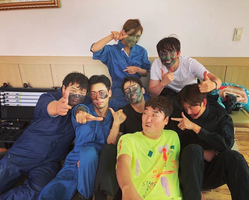 Actor Song Seung-heon has revealed his current status.Song Seung-heon posted two photos on his Instagram on July 1.Song Seung-heon, Seo Ji-hye, Ko Kyu-pil, Lee Hyun-jin and other actors in the public photos are wearing camouflage cream on their faces.Their friendly atmosphere and bright laughter catch their attention.The netizens who watched the photo responded, It is a good-looking person coming out of the camouflage cream.On the other hand, Song Seung-heon is appearing in MBC drama I want to eat with dinner.Park Eun-hae
