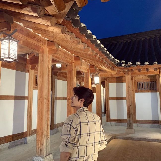 Broadcaster Gwang-hee showed off her Celebrity Force.Gwang-hee posted a picture on his instagram on the 1st and reported his recent situation.The photo shows Gwang-hee who visited the hanok, and Gwang-hee, who speaks of a man with his back and side, shows off his charming charm with his sharp nose and wide back.Gwang-hee, who is active as a both in Hangout with Yoo, is showing off Celebrity Force rather than both.On the other hand, Gwang-hee is currently working as a nun in MBC Hangout with Yoo mixed group Spout Three.
