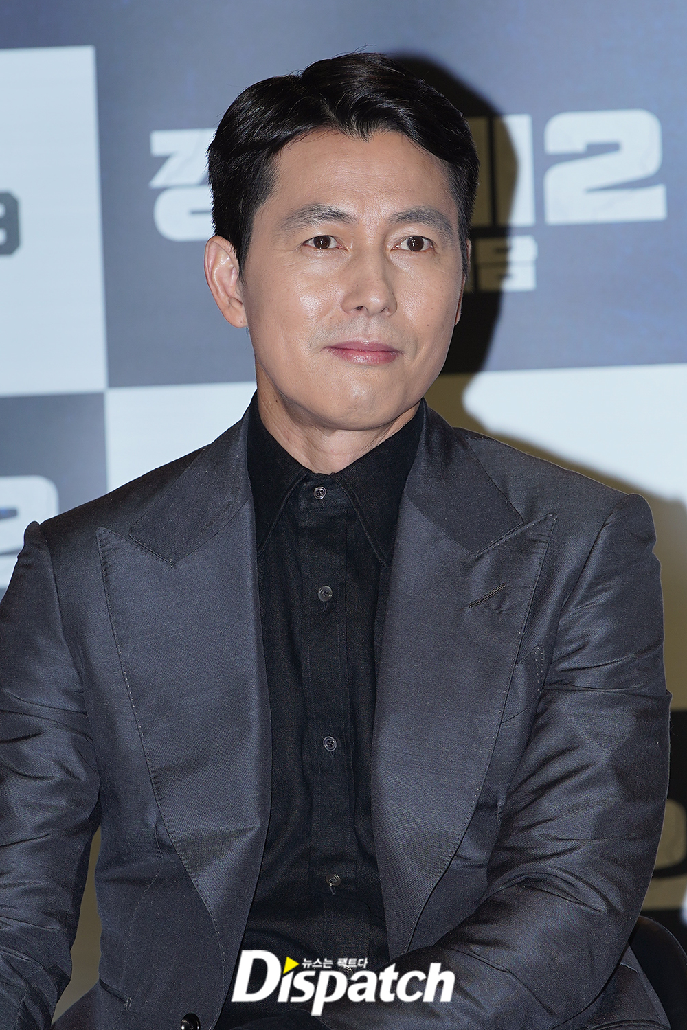 The film Steel Rain 2: Summit production briefing session was held online on the morning of the 2nd.Jung Woo-sung caught his eye at a glance with a warm visual.Meanwhile, Steel Rain 2: Summit is a film about the crisis just before the war that takes place after the three leaders were kidnapped by North Koreas nuclear submarine in a coup detat in North and South Korea during the Summit.It will be released on the 29th.