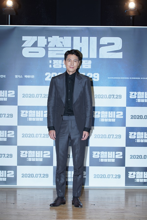 Actor Jung Woo-sung attended the film Steel Rain 2: Summit (director Yang Woo-suk) Online Production Report and held photo time.Jung played South Korean President Han Kyung-jae, who is agonizing for peace on the Korean Peninsula, in Steel Rain 2: Summit.Steel Rain 2: Summit is a film about the crisis before the war that takes place after the three leaders were kidnapped by North Koreas nuclear submarine in a coup detat during the inter-Korean Summit. It will be released on the 29th.Photos Provision: Lotte Entertainment