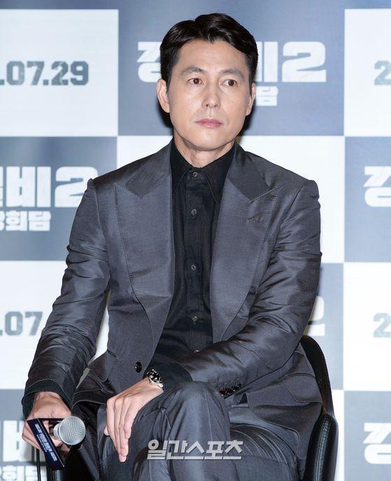 Steel Rain 2: Summit (director Yang Woo-suk) is a film depicting the crisis just before the war that takes place after the three leaders were kidnapped by the Norths nuclear submarine during the inter-Korean Summit.Opening on the 20th.Jung Woo-sung This is the President