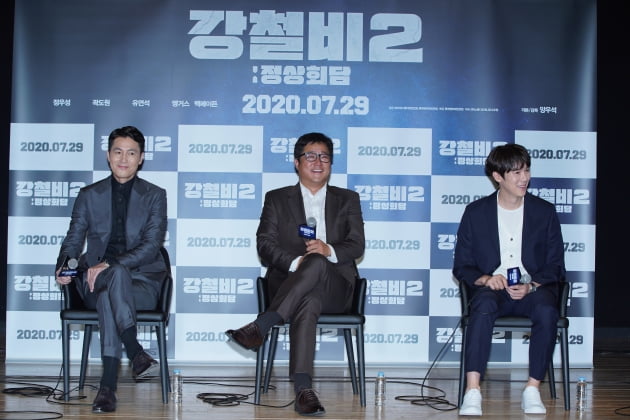 The movie Steel Rain 2: Summit will be released on the 29th and will be released through production presentation.Steel Rain 1 was released in 2017 and was a story that unfolded as a coup in North Korea occurred and North Korea Power 1 came down to South Korea urgently.Jung Woo-sung has played North Koreas Jung Il-won Um Chul-woo in this work, and South Korean Foreign Affairs and Security Secretary Kwak Chul-woo has been played by Kwak Do-won.Steel Rain 2: Summit depicts the story of the two Koreas as in the previous work, but the character is 180 degrees different.Jung Woo-sung is divided into the Korean President Han Kyung-jae, who is struggling for the peace of Korean Peninsula, and sets up a confrontation with Kwak Do-won, who plays the role of the hard-line leader of the North,Its a complementary sequel, explained Woo-seok Yang.Even though the Cold War divided the two Koreas and the Cold War system collapsed, it lies in Danger; overseas, the answer is one of four, he said.I thought that the war Danger could come up in 2017, so I thought what decision Korea could make and made Steel Rain 1. In fact, we did not do division with our hands, so we thought we could not do unification with our hands.In Steel Rain 2, I wanted to set up a cool view of such a situation and deal with essential division problems, peace regime problems, and war Danger.I think it is a complementary sequel because the world view continues. This film is a new film directed by Woo-seok Yang, and it will give me the unpredictable fun and tension by realistically describing the situation of Danger that may actually happen in the divided country Korean Peninsula following the webtoon Stillane and the movie Steel Rain.The inter-Korean relations have changed little in the last 30 years. The answer was obvious, and the pattern was also a spiral. Reconciliation and tension modes have been repeated.The big change in the last two to three years was precisely between the United States and China, with Korean Peninsula. I thought that 6.25, which was attended by many countries, was ironically called civil war overseas.The Korean Peninsula tension is all in the interest, except the party, actually returning to national gains. We are painful. We need a peace regime to prosper and live well.I put the question to do that in my work. Jung Woo-sung, who plays the role of president, said, Korean Peninsula is the main character.It is easy to think of it as a cinematic interpretation, but the weight in the work is considerable. He said, I thought why I would give this trial to me. I looked at the history of the presidents who led the North-South Summit and thought about mission and philosophy as a politician.I have found the emotion of the character thinking about what I have compassion for our nation and what I have seen in the future of Korean Peninsula. Kwak Do-won said, Im talking about the leaders in Steel Rain 2. I asked the director if I would be president.Jung Woo-sung said that he was president, so I asked him if he would be chairman of North Korea. I can adjust the synchro rate, and Jung Woo-sung thought that there was a problem, whether it was becoming a US president.Kwak Do-won said, I wanted to be balanced if I was the head of the escort and Yoo Yeon-seok was the North leader.The scenario was fun, he said.Yoo Yeon-seok said of the casting, At first, I wanted to know that the director suggested me to play the role of North Chairman.I thought it was Kwak Do-won, he said. I have become really difficult.I couldnt imagine myself playing the leader of a country.When I talked to the director, this film tells the situation of Korean Peninsula realistically, but it was spreading many stories in infinite imaginary space.I thought I would like to be able to imagine more than to adjust the synchro rate. Yoo Yeon-Seok said, I have also put the situation of Korean Peninsula well, but I wanted to challenge it because there are many witty parts and many things to see.I was really scared, but I wanted not to run away. Steel Rain 2: Summit is a film depicting the situation of Danger just before the war after the three leaders were kidnapped by the Norths nuclear submarine during the North and South American Summit.It will be released on the 29th.Steel Rain 2: Summit Woo-seok Yang Relationship with Part 1 Questions for Building a North-South Peace System
