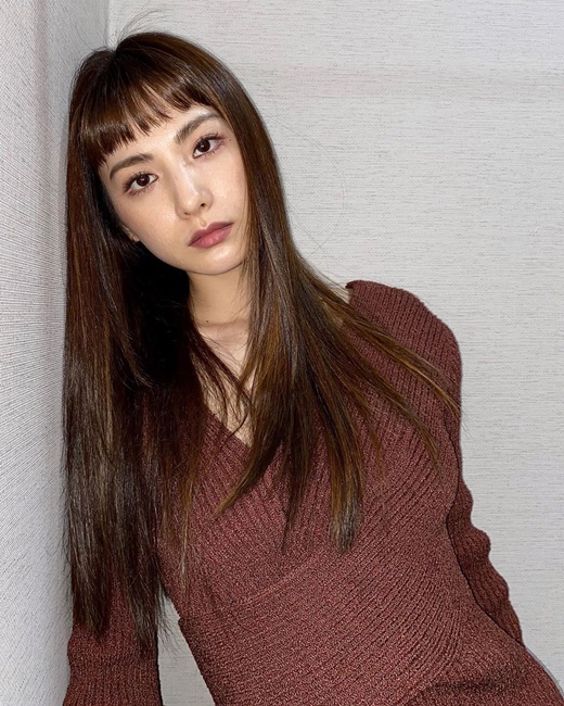 Actor Nana from Group After School has given off a deadly charm.Nana posted several photos on her Instagram on the 2nd.The photo released shows Nana in a dress posing in multiple poses; Nana showed off her unique charm; Nanas beautiful appearance and deadly eyes are also impressive.On the other hand, Nana is in charge of playing the role of Savior in the release table without KBS 2TV new tree drama 
