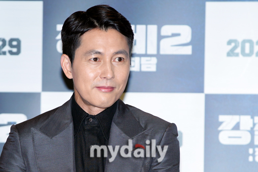 Actor Jung Woo-sung attends the Online Production briefing session of the movie Steel Rain 2: Summit on the morning of the 2nd.Steel Rain 2: Summit is a film depicting the crisis before the war that takes place after the three leaders were kidnapped by North Koreas nuclear submarine in a coup détat during the inter-Korean Summit.