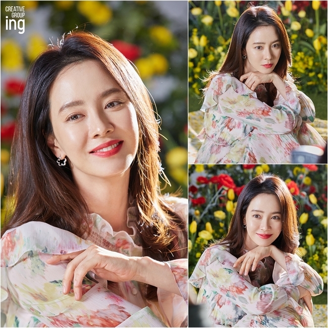 Drama Poster B cut by Actor Song Ji-hyo has been unveiled.The agencys creative group, IENG, unveiled a behind-the-scenes cut of Song Ji-hyos Poster, starring in JTBCs new tree Drama (playplayplayed by Lee Seung-jin, directed by Kim Do-hyung, and produced by JTBC Studio Gil Pictures) on July 2.In the photo released on the day, Song Ji-hyo is making a bright face with bright flowers.Song Ji-hyo captures the attention of the viewer who reveals the lively charm as well as the simple figure in a pure figure.We, did we love starring Song Ji-hyo is a 4-to-1 romance that announces the beginning of the second life with a man attracted to bad things in front of the 14-year-old live eagle workshop super single mom, a good, salty, young, and sexy.Song Ji-hyo played the role of Roh Affection who struggled to protect his family and the dream of being a movie PD in the drama.The reality is a woven Napolpol, but she has the charm of radiating positive energy that she can do it. She will act as a character to create a sense of reality as well as a thrilling ship to viewers with colorful chemistry.Whenever the teaser content was released earlier, there was a keen interest from domestic and foreign viewers about Song Ji-hyo, who will digest the character of super walking mom Noh Affection, and her return to Drama.