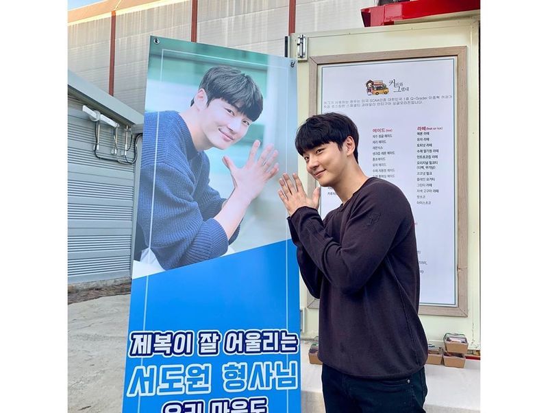Actor Yoon Shi-yoon has revealed the latest.On July 2, Yoon Shi-yoon posted several photos on his Instagram with an article entitled Thank you; Im always working hard and shooting thanks to my fans.In the open photo, Yoon Shi-yoon is building a bright Smile in front of a snack car sent by fans to the filming site.The netizens who watched the photos responded I envy and I feel like I can shoot.On the other hand, Yoon Shi-yoon is about to broadcast the first OCN drama Train on July 11th.Park Eun-hae