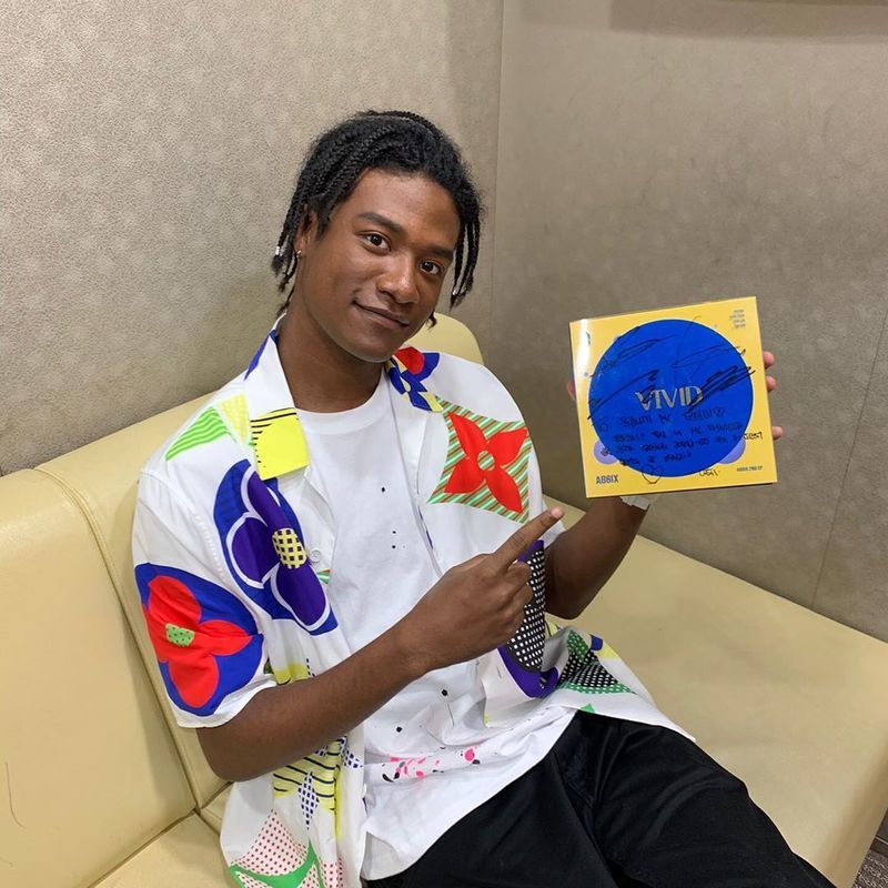 Model Han Hyun-min cheered on the group AB6IX.Han Hyun-min posted a picture on his instagram on July 2 with an article entitled Dae-Hwi-ya Fighting. AB6IX Hung-ha!!The photo shows Han Hyun-min with his new album VIVID. Han Hyun-min smiles brightly, pointing to the sign CD. Han Hyun-mins chic aura catches his eye.Fans who responded to the photos responded such as Thank you for cheering, Emka friendship forever and praise this combination.delay stock