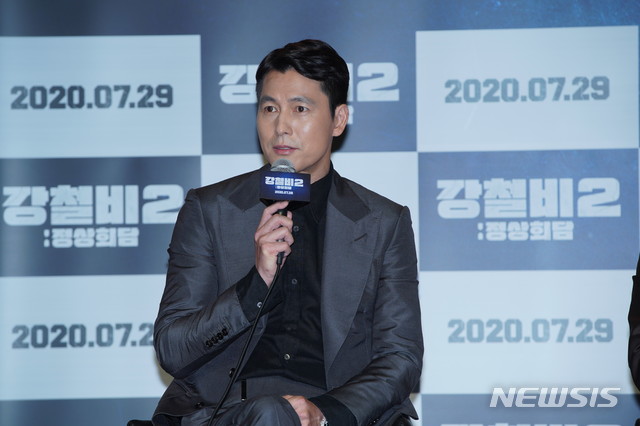 Jung Woo-sung asked the question of action expectation at the online production report of Steel Rain 2: Summit held on the 2nd, It is an action of another level.I did a careful oral action to act as an intermediary between the many normal people, he said.Woo-seok Yang, Jung Woo-sung, Kwak Do-won, and Yoo Yeon-seok attended the production meeting.Asked if he would be burdened with the role of president, he said, The film asks the realistic question of the Korean Peninsula division in the international situation. The story that is being dragged is that the three leaders are trapped in Submarine and there are many humors and satire. He said.It was Feelings who talked about each others positions in human terms, and I was able to be free in that respect. I tried to act as an arbitration when the three leaders talked, but ironic is that I am a party.I think there is bitterness in this word, and there is seriousness that we can think about together. Steel Rain 2: Summit, which will be released on the 29th, is a film depicting the crisis before the war that takes place after the three leaders were kidnapped by North Koreas nuclear Submarine in a coup detat between South and North Korea and the US Summit.Jung Woo-sung played the president of the Republic of Korea, Yoo Yeon-seok played the North chairman, and Kwak Do-won played the North Korean escort general.Jung Woo-sung said, The action shown at Summit is Submarine Action. We are waiting for the result because we have imagined Submarine, missile explosion and movement in the set. Director Woo-seok Yang set up a space called North Nuclear Submarine as the site of Summit.Yang said, If you enter that wide sea, it is difficult to find even if the technology develops. I thought about where I could do it until the end.If you are trapped in Submarine, you will have to do Summit for a long time. I thought it would be nice to have a meeting here, whether you like it or not. Yoo Yeon-Seok also said: I was surprised that the Submarine set was so real.Submarine was in the dark that I could not see before, so I felt psychological pressure while shooting. The subtle changes of energy felt when the three leaders were trapped in the small captains room of the nuclear Submarine, the logic of power, He said.Yang made three SteelSeriesReign series as a webtoon and two films.It took more than a decade to get to SteelSeriesReign2 (SteelSeriesReign1) and SteelSeriesReign3 (SteelSeriesReign2: Summit) starting with SteelSeriesReign1 in 2011.Yang said, I am making Feelings that I am making sculptures that look at Korean Peninsula while doing three works.The inter-Korean relations have changed little over the past 30 years, and the nature of tensions and reconciliation has not changed, Yang said.The recent big change is the US-Middle New Cold War, and the Korean Peninsula is in between.I thought that this pattern of the roadblock should be broken, and I saw it as a peace regime.  We can not go to our own power, so we tried to dissolve it in the movie. Online production report ..Yoo Yeon-Seok and Kwak Do-won attend President role .. Korean Peninsula division real question SteelSeriesReign1 series Woo-seok Yang director new film ..