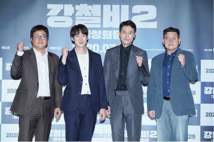 The movie Steel Rain 2: Summit, which is about to be released on the 29th, will be on the online production meeting on the morning of the 2nd and will talk about how to draw the talks between the three leaders of the two Koreas.The film depicts the situation of Danger just before the war after the three leaders were kidnapped by the North Korean nuclear submarine in a coup detat during the North and South American Summit.South Korea President (Jung Woo-sung), North Chairman (Yoo Yeon-Seok), United States of America President (Angus McFadden) was kidnapped by North Koreas escort general (Kwak Do-won), who led the coup, and will be trapped in the North Korea nuclear submarine Baekduho and will be locked in earnest. The movie begins with.Director Woo-seok Yang, who attended the production report, described Steel Rain 2: Summit as a mutual complementary sequel.We did not divide the division by our own hands, and we never wanted division.However, we can not do it with our hands from the establishment of a peace regime to the whole day.  Steel Rain 2 sees such a situation coolly and sets it to deal with the essential Korean Peninsula peace and war Danger.The world view and theme are almost complementary sequels to Steel Rain 1. An interesting point in introducing the movie is Returned Jinyoung.In his previous work, Jung Woo-sung was the North Koreas most elite agent, Um Chul-woo, and Kwak Do-won was the head of the Korean diplomatic and security chief Kwak Chul-woo.In Steel Rain 2, their position is reversed.Jung Woo-sung is South Korea president, serving as a middleman to build a peace regime, and Kwak Do-won has transformed into North Koreas escort general, who is creating a coup to defend his country and system in his own way.Here is a one number directed by Woo-seok Yang.Yang said, I wanted to show the irony that Jung Woo-sung and Kwak Do-won casts can not break down the reality even if the position of the South and the North changes.It is the casting that can be most eloquent that the current system is unlikely to change, he said. Actor, who plays the role of United States of America, China and Japan in Steel Rain, comes out as it is.It means that the external elements have not changed even if the South and the North change.In this work, it is realistic that the Korean Peninsula party can not solve the Korean Peninsula problem, he added. Then we ask where we should start.Actor Jung Woo-sung, who was appointed as South Korea President Han Kyung-jae, who plays the role of mediator to end the Cold War system, said, I did another action.I did a careful oral action to act as an intermediary between two oral actions, and two loud leaders. After explaining the character witfully, I thought, Why would the bishop throw me a test assignment when I told him to do the president?I had a lot of trouble to decide to join together. He said, Steel Rain 2 is also the main character of our land, Korean Peninsula.I ask how to establish the pain and historical meaning of our land, the meaning of this land we live and look at. This time, I look at the Korean Peninsula in the international situation.It is certain that it is a movie that can ask a bigger question to the viewer, he said. There are many humors and satire that come out when the three leaders are trapped in a submarine.Kwak Do-won, who changed Jinyoung from the south to the north and took on the role of the hard-liner of the North, said, I talked to the bishop about the idea that it was not a villain. I thought it was a person who represented one of the two thoughts in the North about unification.Yoo Yeon-seok, newly joined on Steel Rain 2, plays the young top leader of the North.I feel like I am talking about the situation surrounding our country, but there are a lot of elements and things to see in it, he said. I was afraid, but I thought I wanted to try Top Model once.Dont run away, I decided to try Top Model, he said.Film Steel Rain 2: Summit (Director Woo-seok Yang) Online Production Report