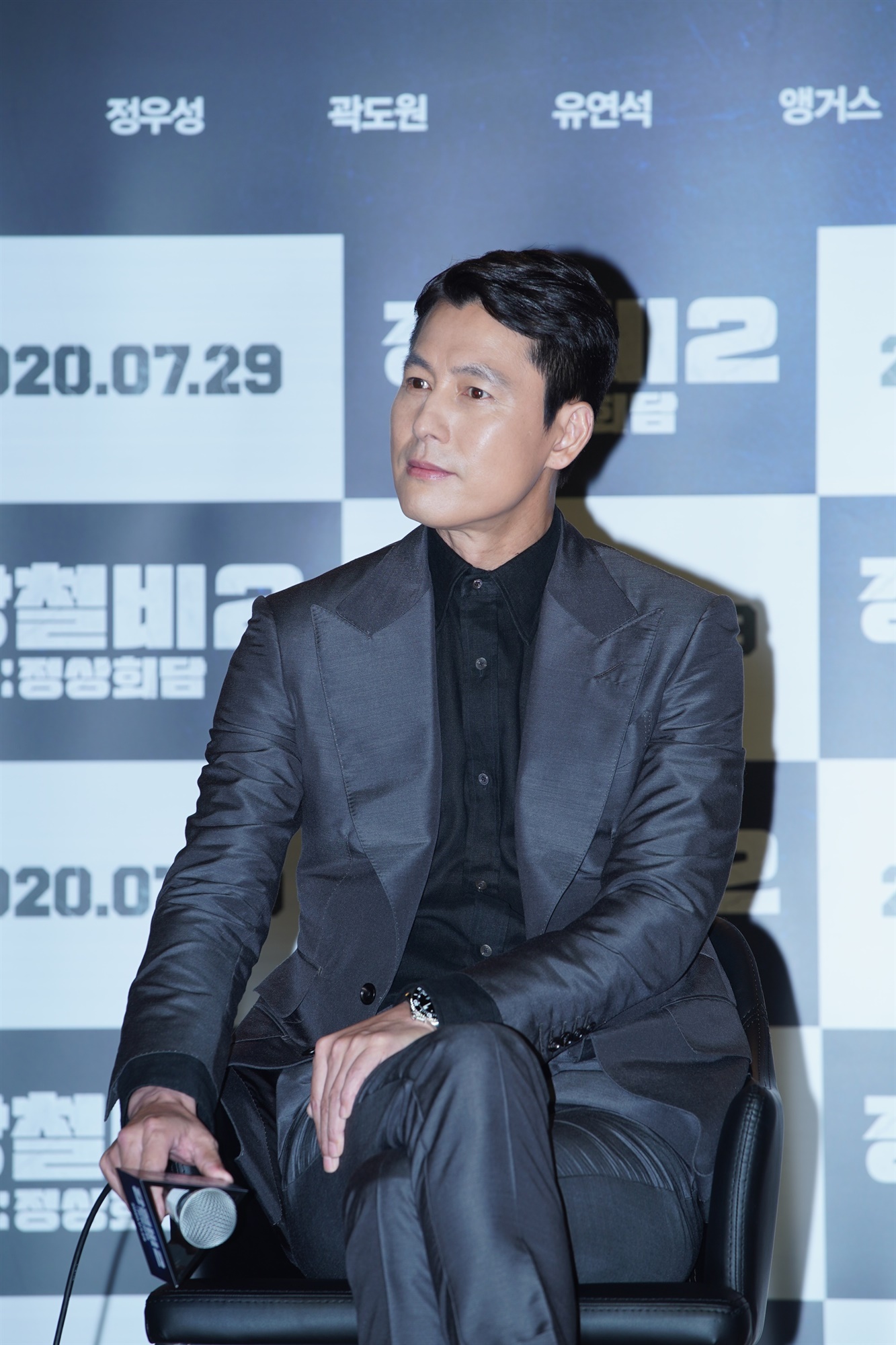 Steel Rain 2, which is scheduled to open on the 29th, is being kidnapped by President of the Republic of Korea (Jung Woo-sung), North Koreas top leader, Chairman of the State Council (Yoo Yeon-Seok), and United States of America (Angus McFadden) who met to conclude the North Korea Peace Agreement. Draws an unexpected Summit that takes place.This <Steel Rain 2> is about the Korean Peninsula inter-Korean relations like the movie <Steel Rain> released in 2017, but it is not a sequel to the contents.Its a complementary sequel, explained director Woo-seok Yang.After the collapse of the Cold War system in 1991, (international) patterns changed, but still for more than 30 years, Korean Peninsula is in Danger.In 2017, the war Danger was inevitably approaching, so I wanted to see what Korea could do if it could decide (on its own).So, I solved the story cinematically through two Cheolwoo (Jung Woo-sung, Kwak Do-won).Actors starring Jung Woo-sung and Kwak Do-won, who starred in the first episode of Steel Rain, appeared as they were, but their roles were completely different.Jung Woo-sung, who played the role of North Koreas most elite agent, Uhm Chul-woo, has been divided into President Han Kyung-jae, who dreams of signing a peace treaty.Jung Woo-sung said, Suddenly, I thought, Why do you keep throwing homework at me?I had a lot of trouble to decide to do it. Jung Woo-sung said he was acting with reference to the previous presidents who led the Summit.It was a Character that was really hard to prepare - I was having trouble getting to know how to approach it.I looked at the history of the presidents who led the North and South Summits and referred to what sentiments they looked at in Korean Peninsula.I think I thought a lot about my personal philosophy or my mission as a politician.What kind of perspective did the presidents who were looking at the future of Korean Peninsula, compassion for our nation and history, lead the Summit?I tried to find out the sentiments of President Han Gyeong-jae in that part of the story. Kwak Do-won, who was the senior presidential secretary for foreign affairs and security in the first episode, transforms into Park Jin-woo, the director of the North Korean hardline escort, who opposes the abandonment of nuclear weapons and the establishment of a peace regime.In the movie, he leads a coup and kidnaps three leaders with nuclear submarines, making the situation extreme.Kwak Do-won said, I was expecting that the bishop would do <Steel Rain 2>, so I would be president or class.He then said: I thought (Park Jin-woo) should not be a villain and I took an Act.I thought that I represented one of the two conflicting positions that North Korea shows on the world stage.I had a lot of troubles (before I took over the role), but the scenario was so fun. I was looking forward to the full change in the role with the first.I was curious because I was the first North Korea military role. As Actors change their camp and act, I wanted to show you the irony that even if the South and North positions change, the current system is unlikely to change, said Woo-Seok Yang, director of the major actors.Instead, the actors who came out of United States of America, China and Japan in the first episode are Acting.Even if the South and the North change, the external factors have not changed, so two more than one may come more sadly. Yoo Yeon-seok, who has been acting as North Koreas chairman of the State Council, has joined the new Steel Rain 2.Yoo Yeon-Seok confessed that he tried to draw anguish as a young man who came to the top leadership position at a young age within the cinematic imagination.The joint inter-Korean liaison office was blown up in June, and North Koreas offensive against South Korea continues every day.The South-North relationship, which has been in a sharp downturn, may be a bad external condition for the movie Steel Rain 2.Director Woo-seok Yang emphasized that he nevertheless included the film Gaya as a peace regime.I think that after the Cold War collapsed, inter-Korean relations had changed little; the answer was clear and it was reconciliation mode, tension mode, and a spiral of the pattern.However, if there is a big change in the last two to three years, there is exactly Korean Peninsula between the US and China.The pattern of the roadblock should be broken now. Maybe Gaya will be built by peace.As many will understand, the tension and division of the Korean Peninsula is beneficial to all but the Korean Peninsula party.It is hard to blame it for being morally bad. It is actually returning to the national interest.But tension and conflict are pain for us living in Korean Peninsula. For us to prosper, the peace regime will be a very good enough condition.But we cannot go (to peace) on our own, trying to melt those contents into the work as much as we can.On the other hand, Actors and Woo-seok Yang showed concern about opening the movie in a situation where the number of audiences looking for the theater was very reduced due to the spread of Corona 19.Director Woo-seok Yang said, We are doing a much more thorough prevention in the theater than you think.I would like to say that you are coming to me, but if you want to see the results of our efforts as best as possible, please wear a mask and come to the theater. Jung Woo-sung also told the audience about the audience.Maybe the corona 19 is affecting our entire lives - theres an uneasy mind about opening a movie at this time.I am worried and old-fashioned that you should enjoy the movie safely when you come to the theater. I do not know what will happen, but I met the fate of the movie on the 29th.I would like you to wear a mask and enjoy the movie safely for those who visit the theater. The Report on the Production of the Film 