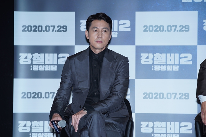 Actor Jung Woo-sung said that he appeared in Steel Rain 2.A production report for the film Steel Rain 2: Summit (director Woo-seok Yang and production studio Genius Friendship, hereinafter Steel Rain 2) was held on the morning of the 2nd.The event was held online non-face-to-face to prevent the spread of Corona 19, attended by Woo-seok Yang, Jung Woo-sung, Kwak Do-won and Hyun Suk.The sequel that we often talk about is that the actors take the same role as the first one, and we have a different camp.Nevertheless, since the world view and theme continue, I would like to say that Steel Rain 2 is a complementary sequel in that sense. Jung Woo-sung, who played the role of the North Korean best agent, Uhm Chul-woo, who caused the coup in the first part, but in the second part, Jung Woo-sung, who played the role of the President of the Republic of Korea, said, I was embarrassed when the director suddenly asked me to do the president.It took a long time for the bishop to give me a trial, he joked. It took me a long time to decide to do it together.Jung Woo-sung, who said, The setting itself was new and interesting, said, I think that both Steel Rain and Two are Korean Peninsula.Steel Rain 1 is, in a way, fantasy.It is because the two characters draw a story that they can make hope for Korean Peninsula, while Steel Rain 2 is a work that looks more coolly at the situation in Korean Peninsula.So it is colder, but it seems to give the audience a distance to think more. Steel Rain 2 is a work that depicts the crisis before the war that takes place after the three leaders were kidnapped by the Norths nuclear submarine during the North-South American Summit. Based on the next webtoon Steelane by Woo-seok Yang.It will be released on the 29th.