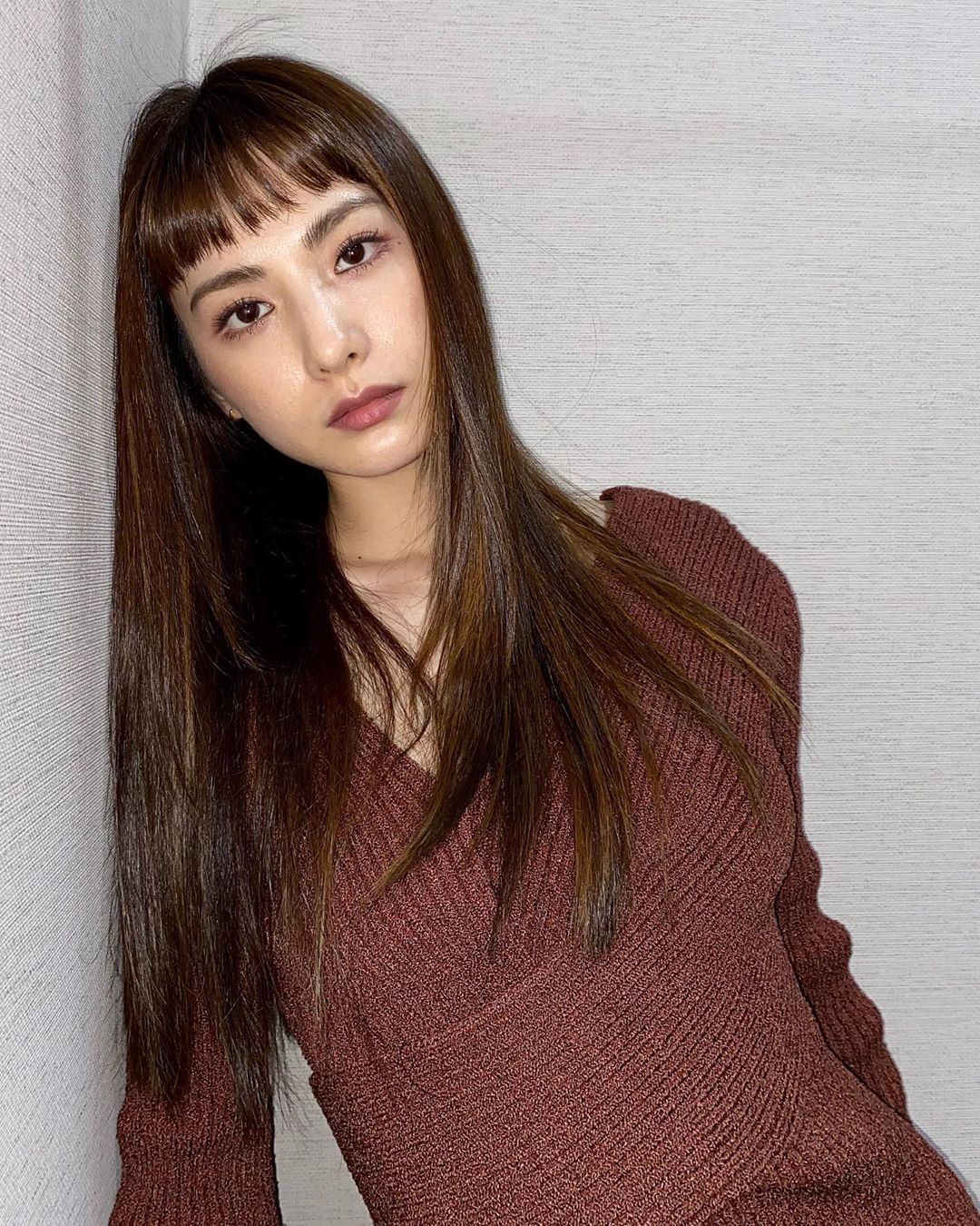 Actor Nana flaunts unrivaled beautiful looksNana posted several photos on her Instagram page on Monday.In the photo, Nana stares at the camera, fully digesting a deeply-finished knit dress, which makes Nanas loveliness stand out.Nana captivated the sights of those who see them with dazzling beautiful looks and various poses.Nana is appearing on KBS 2TV Drama Output Table.Photo: Nana Instagram