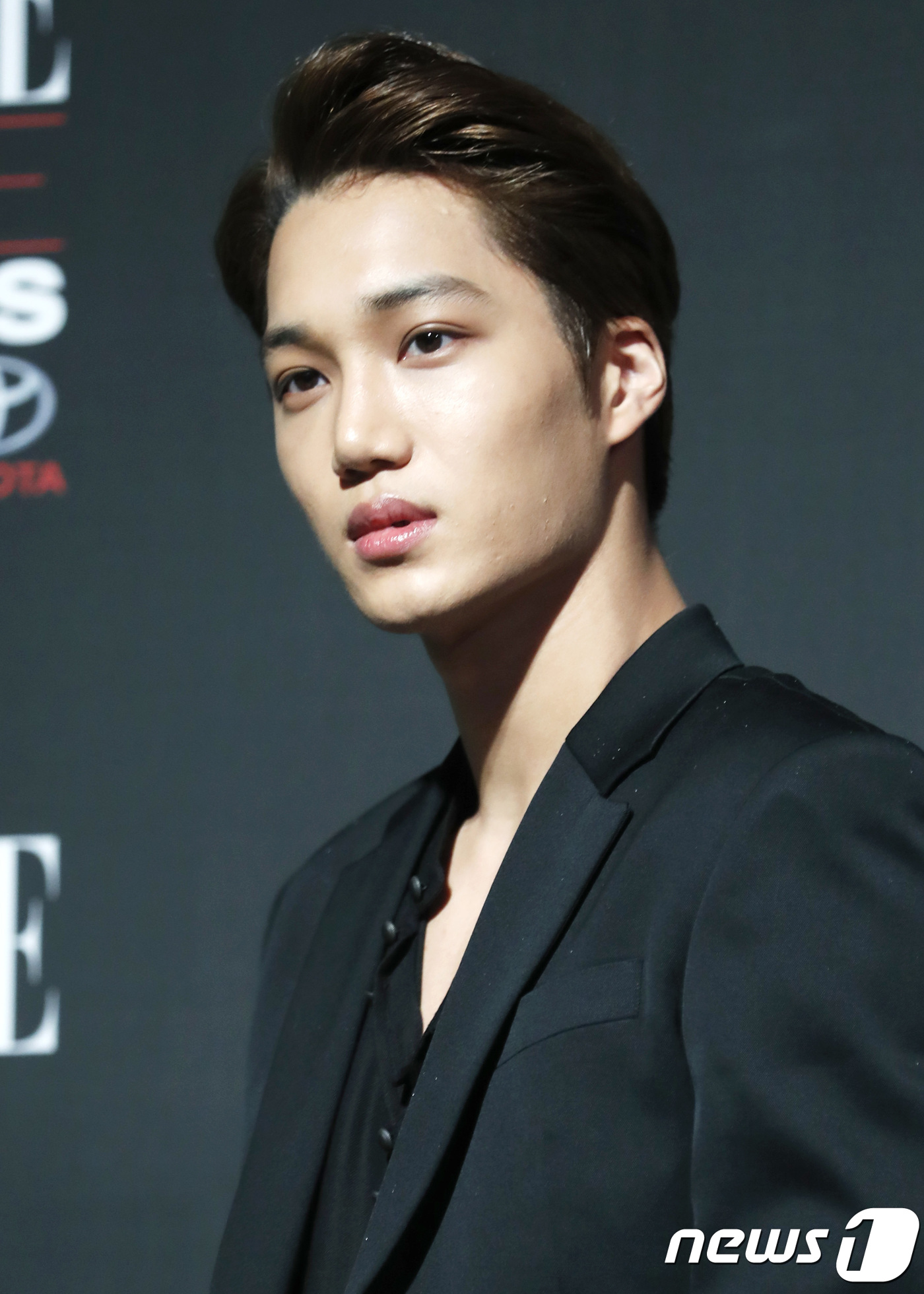 Seoul = = Group EXO member Kai debuts as Solo singer.As a result of the coverage on March 3, Kai is working on the album with the aim of releasing it in the second half of this year.Kai, who started his career as a group EXO in 2012, has made a new challenge as a solo singer in eight years after debut.Within the group, it is the fifth Solo debut after Baekhyun, Chen, Suho and Ray.Kai has been recognized for his outstanding performance in EXO activities, so expectations are rising for the stage to be introduced as a solo artist.In addition to EXO activities, Kai, who has been active in various fields such as acting and entertainment, is also active as a solo singer and is expected to make another leap.