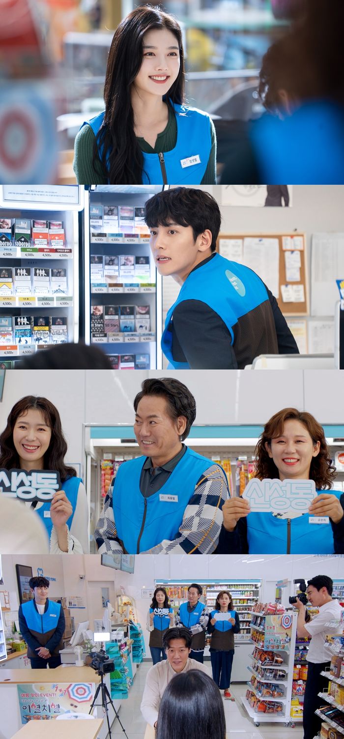 Ji Chang-wook - Kim Yoo-jungs funny abdominal pain interview scene is revealed.The production team of SBS gilt drama Sunset Stars in Convenience Store (playplayplay by Son Geun-joo, director Lee Myung-woo) released a scene that was included in the 5th episode to be broadcast on the 3rd before the broadcast.It is an interview site of Jeong Sae-byeol (Kim Yoo-jung), who was selected as the Excellent Employee of the Month by Baro.Although Jeong Sae-byeol is the main character of Interview, the whole familys Super Wings, including manager Choi Dae-heon (Ji Chang-wook), including mother Gong Bae-hee (Kim Sun-young), father Choi Yong-pil (Lee Byung-joon), and sister Choi Dae-soon (Kim Ji-hyun), are already anticipating an unusual interview.In the open photo, Jung Sae-sung is interviewing Choi Dae-heon and his family.The family members who are shaking up the Cheering plan card are proud of the Jongno Shinseong branch and the star of the star.Here, the beauty of Gongbun-hee, who is more colorful than the Interview protagonist, is a point of laughter.Interview of the star, which was performed without clogging in this Cheering, is said to have an episode of abdominal pain once.Its the start of Baro that Choi Dae-heon is suddenly sending something signal to his back.Choi Dae-heons actions, which are urgently performing silent pantomime act, are curious about what it means and what happened in Interview.The star of the play is a bounty that has rolled into convenience stores for Choi Dae-heons family, and it is a first-class achievement that has tripled convenience store sales as well as working diligently.In the enthusiastic Cheering of Choi Dae-heon and his family, the convenience store morning star, which stimulates the curiosity about whether the interview can be completed safely and what kind of abdominal pains there is in the interview, is broadcast at 10 pm on the 3rd.