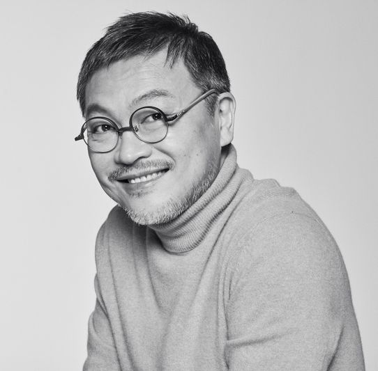Actor Kim Ui-Seong has been in hand with Keyeast Entertainment.Kim Ui-Seong belonged to Jung Woo-sung and Lee Jung-jaes agency Artist Company.Kim Ui-Seong, who started his career as an actor on the stage of theater in 1987, expanded his activities to the film Successful Age in 1988.He was known as the first generation of Actor-born films, playing in films such as Go Alone Like a Horn of Muso, Days When Pigs Fall in a Well, Dramas Far Farther River, and Lawyer Park Bong-sook.Since then, he has appeared in various films such as Introduction to Architecture, Interview, Assassination, Insiders, Busan, Steel Rain, drama Kwon Ryong I Narsa, W, Mr. Sunshine, Memories of Alhambra Palace.Currently, he is in the midst of filming Choi Dong-hoons film Extraterrestrials (Gase).Keyeast Entertainment, which Kim Ui-Seong belongs to, includes Son Hyun-joo, Kim Dong-wook, Ju Ji-hoon, Jung Eun-chae, Woo Do-hwan, Moon Ga-young and Han Sun-hwa.