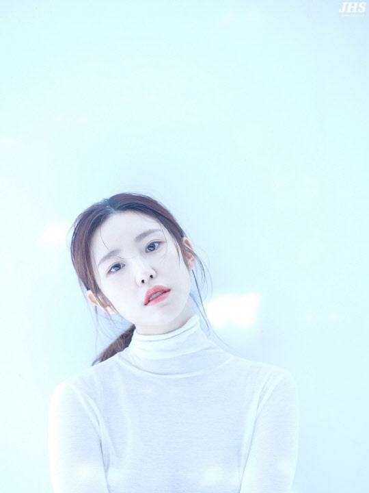 Jun Hyoseong has unveiled a new profile photo B cut unique to Jun Hyoseong.On the 2nd, Jun Hyoseong agency JHS Entertainment added a profile B cut photo of Jun Hyoseong through the official post.In the open photo, Jun Hyoseong co-ordinated various costumes including white costumes and produced a neat image.Jun Hyoseong, who has been attracted to the innocent charm following the profile photo released earlier, has been born with a no defect B cut by staring at the camera with Chanpur eyes or taking a natural pose.A profile photo of a simple and neat image is released and expectations are gathering for Jun Hyoseongs move.Jun Hyoseong is active in various fields from singer to actor and radio DJ, and is versatile.Jun Hyoseong debuted in 2009 as a girl group secret.Since then, Jun Hyoseong has been communicating with the public through various broadcasting and performance activities, and has been loved as a Wannabe star with both loveliness and sexy.Jun Hyoseong, who started his acting career in 2013 with the OCN drama Cheong Yong, is expanding his acting spectrum through various works such as Wanted, Introverted Boss, Green in My Heart and Memorist.On the other hand, Jun Hyoseong has been actively communicating with listeners since 8 pm every day as a DJ of MBC FM4U (91.9MHz) Dreaming Radio.