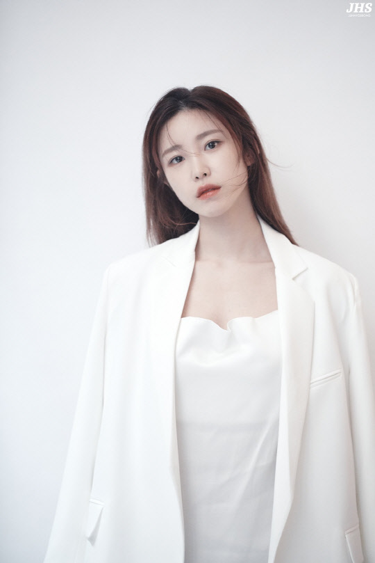 Jun Hyoseong has unveiled a new profile photo B cut unique to Jun Hyoseong.On the 2nd, Jun Hyoseong agency JHS Entertainment added a profile B cut photo of Jun Hyoseong through the official post.In the open photo, Jun Hyoseong co-ordinated various costumes including white costumes and produced a neat image.Jun Hyoseong, who has been attracted to the innocent charm following the profile photo released earlier, has been born with a no defect B cut by staring at the camera with Chanpur eyes or taking a natural pose.A profile photo of a simple and neat image is released and expectations are gathering for Jun Hyoseongs move.Jun Hyoseong is active in various fields from singer to actor and radio DJ, and is versatile.Jun Hyoseong debuted in 2009 as a girl group secret.Since then, Jun Hyoseong has been communicating with the public through various broadcasting and performance activities, and has been loved as a Wannabe star with both loveliness and sexy.Jun Hyoseong, who started his acting career in 2013 with the OCN drama Cheong Yong, is expanding his acting spectrum through various works such as Wanted, Introverted Boss, Green in My Heart and Memorist.On the other hand, Jun Hyoseong has been actively communicating with listeners since 8 pm every day as a DJ of MBC FM4U (91.9MHz) Dreaming Radio.