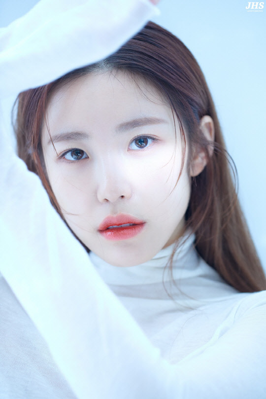 Jun Hyoseong has unveiled a new profile photo B cut unique to Jun Hyoseong.On the 2nd, Jun Hyoseong agency JHS Entertainment added a profile B cut photo of Jun Hyoseong through the official post.In the open photo, Jun Hyoseong co-ordinated various costumes including white costumes and produced a neat image.Jun Hyoseong, who has been attracted to the innocent charm following the profile photo released earlier, has been born with a no defect B cut by staring at the camera with Chanpur eyes or taking a natural pose.A profile photo of a simple and neat image is released and expectations are gathering for Jun Hyoseongs move.Jun Hyoseong is active in various fields from singer to actor and radio DJ, and is versatile.Jun Hyoseong debuted in 2009 as a girl group secret.Since then, Jun Hyoseong has been communicating with the public through various broadcasting and performance activities, and has been loved as a Wannabe star with both loveliness and sexy.Jun Hyoseong, who started his acting career in 2013 with the OCN drama Cheong Yong, is expanding his acting spectrum through various works such as Wanted, Introverted Boss, Green in My Heart and Memorist.On the other hand, Jun Hyoseong has been actively communicating with listeners since 8 pm every day as a DJ of MBC FM4U (91.9MHz) Dreaming Radio.