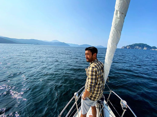 Choi Siwon, a member of the group Super Junior, reported on the latest.On the 3rd, Choi Siwon posted a picture on his personal Instagram with an article entitled Im back.In the open photo, Choi Siwon is posing in a dignified pose on the yacht in the middle of the sea, especially with a thick beard.The netizens who saw this showed various reactions such as the end king of the gentility, the feeling of richness and too handsome.Meanwhile, Choi Siwon has sailed to the Pacific Ocean in MBC Everlons new entertainment program yacht Expedition.