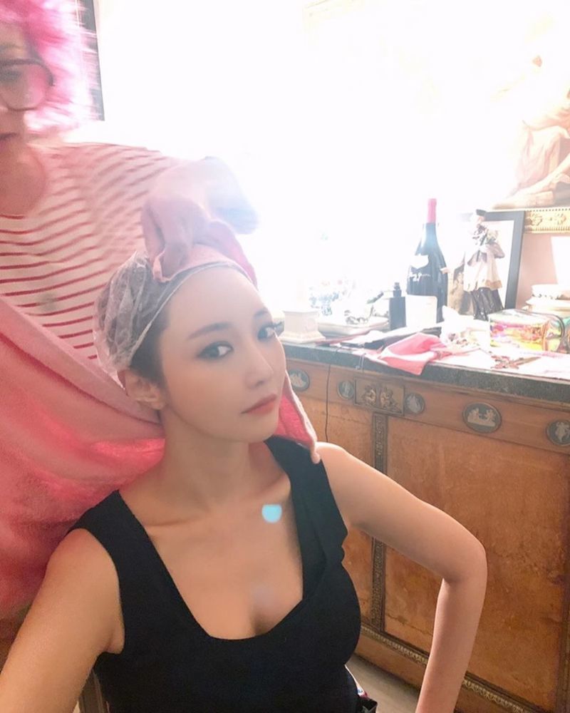 Actor Go Joon-hee reveals recent statusGo Joon-hee posted three photos on his instagram on July 3 with an article called CUT.Go Joon-hee in the public photo is in the middle of a hair style transform. Go Joon-hees innocent beauty with a towel on her head catches her eye.The netizens who watched the photos responded It is so beautiful and It looks good.Meanwhile, Go Joon-hee is running the YouTube channel Go Joon-hee GO!