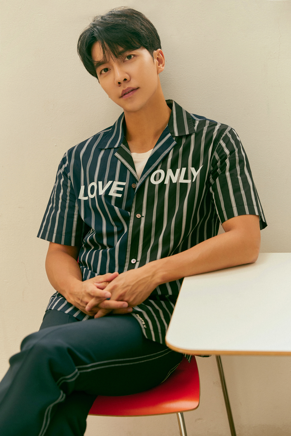 Lee Seung-gi-gi-gi-gi-gi-gi-gi-gi-gi made a special trip.Netflixs original Twogether is an eye-cleaning healing Travel variety in which two other stars from Lee Seung-gi-gi-gi-gi-gi-gi-gi-gi Gi, Ryu Ho and language and other people Travel around Asia.Lee Seung-gi-gi-gi-gi-gi-gi-gi-gi-gi talked about the weather luck that viewers were surprised in an Interview held on July 3.Lee Seung-gi-gi-gi-gi-gi-gi-gi-gi-ki and Ryu Ho Traveled twogether in Indonesia, Thailand and Nepal last September.Rising backpacking holy place Indonesia, Yuyakarta, ground paradise Bali called the Island of Angels, Thailand Bangkok, which attracts Travelers to colorful night markets, Chiang Mai, a resting place of weary heart, and a month to return to Seoul after Pokhara and Kathmandu in Nepal, the Europe closest to the sky.Lee Seung-gi-gi-gi-gi-gi-gi-gi-gi-ki is known to be good enough to avoid natural disasters and wars.In fact, at the time of the spread of Corona 19 in Korea, many people wondered where Lee Seung-gi-gi-gi-gi-gi-gi-gi-gi Gi was, and Lee Seung-gi-gi-gi-gi-gi-gi-gi-gi Gi was relieved to know that he was in Korea through SNS.In the meantime, Twogether reveals the true value of Weather Fairy Lee Seung-gi-gi-gi-gi-gi-gi-gi-gi Gi.In particular, Lee Seung-gi-gi-gi-gi-gi-gi-gi-gi-ki, who performs his mission in the changing weather of Nepal, gathered topics among Twogether viewers.Lee said, It was so amazing. The original residents, those who have lived for generations, said, 100%, 1000% I can never see today. I can not see it.I thought the energy about the weather was still alive. In addition, they had to succeed in various missions to get clues to where they had fans, and they had to perform tight Travel schedules and difficult missions.Lee Seung-gi-gi-gi-gi-gi-gi-gi-gi-gi said, The mission was almost difficult. There was no comfortable mission. The 15m diving mission was not going to see the fan if I could not run.I had a Feelings like that. I also got a paragliding and Lee Ho painted on the beach, which was higher than I thought.I have less than 20% chance of getting hit, but I want to know if I can not get it right, so now I think of the two most. Lee Seung-gi-gi-gi-gi-gi-gi-gi-gi-gi, who had to perform a tight schedule and a spectacular mission, said, If it was not for the moving part or the other Europe to come and go quickly, it was a lie, but it seemed to be fun because it felt like Traveling.Especially, Lee Ho seems to have received energy from such a part. I think we could shoot happily even in busy schedule. 