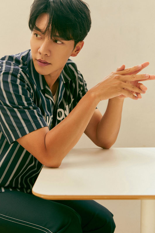 Lee Seung-gi-gi-gi expressed his feelings of breathing with Ryu Ho and Twogether.Lee Seung-gi-gi-gi conducted a video Interview on Netflixs original series Twogether at 10 am on the 3rd.Twogether is an entertainment program featuring Lee Seung-gi-gi Gi and Ryu Hos journey to meet their fans. It offers a variety of fun by combining various Content such as romance of two stars with different nationalities, Travel course recommended by local fans, and meeting with fans.Twogether, which was released on the 26th of last month, was named Todays Top 10 Content in more than five countries, and their Travels gave sympathy and impression to global fans.Lee Seung-gi-gi-gi said, Thank you so much. Its an honor. It opened in more than 190 countries through Netflix.I am very grateful that many people love our Content differently from each other and the culture is different. I am very grateful that I have made it as hard as I have worked hard.Lee Seung-gi-gi-gi has raised his expectations by saying that he talked about Ryu Ho and Season 2 after having a good performance with Twogether.Lee Seung-gi-gi-gi said, After being released, we were in the top 10 in a short time and we felt good. We only exchanged messages saying best and so good because it was not language.I didnt tell her the details, but I exchanged them with each other. I asked her how she felt. I also said, Lets look forward to Season 2.Lee Seung-gi-gi-gi also asked what difference he had with the existing image, saying, When I met through my work, I imagined a lot of romantic men and sweet Guy feeling.Ryu, who I actually met, had both points, and there were many energetic and sensible parts. Throughout the filming, the language was different and the culture was different. It was so comfortable.Lee and Ryu had to Travel to another country in the midst of different languages and cultures, especially the language barriers that would have been a significant obstacle to their Travels.Lee Seung-gi-gi-gi said, Since the language is different, I have a delay in the immediate reaction when I explain the game or ask where I go.I was afraid before I actually went. I was worried a lot, but if I felt that part would disappear, it would be covered with body language. It was a different experience.Lee Seung-gi-gi-gi, in particular, said, Ryu was a positive friend who thought he was growing up (even when he lost his mission). He told me that he was a master of the arts.Lee showed his aspirations that he would not be hit next time he went. Lee explained the process of getting closer to Ryu. Lee said, At first, it was awkward and awkward. I did not know how to approach because I did not speak language.However, it seems that I have come close naturally by Traveling, sleeping, eating rice, missioning and meeting fans. I did my last mission in Korea. Lee Ho loves Korea very much. I introduced him to good foods and said he wanted to Travel to Korea.I was saddened and hard-working that I could not easily meet when I broke up. Netflix