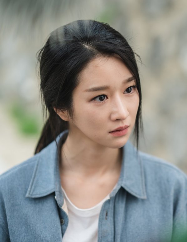 Cool cool air streams were spotted between Kim Soo-hyun and Seo Ye-ji.Moon Kang-tae (Kim Soo-hyun) is being watched with a lot of anger in the TVN Saturday drama Psycho but Its OK (director Park Shin-woo, Cho Yong/Project Studio Dragon/Produce Story TV, Gold Medalist), which will be broadcast tomorrow at 9 p.m., which is raising curiosity.In the last broadcast, Moon Gang-tae and Ko Mun-young became aware of the pain they had, and they penetrated deeper into each other.To Moon Gang-tae, who was hungry for her mothers love as a child, Ko Mun-young read her mind saying, I see you want to be beautiful. Moon Kang-tae understood the inside of Ko Mun-young, who does not feel Feeling, through her Fairytale book.The two men, who faced each other with their wounds and deficiencies exposed, hugged each other at the time of spraying and shared the warmth that they wanted so much.This scene, which has inspired a more affectionate Feeling than ever, has made those waiting for the pink flower path of the two people.In the meantime, the warm warmth disappears and the confrontation between Moon Gang-tae and Ko Mun-young, who are cold and cool, is curious.Especially in the public photos, the playful eyes toward Moon Gang-tae disappear and the appearance of Moon Gang-tae, who looks back at her with a dry face and a look of a gruesome and angry Feeling, makes a sense of the unusual atmosphere.In addition, the usual clothes that are not like the usual torture attracts attention.She was a stare-studded woman with colorful costumes and hairstyles, so her neck-length T-shirt, disheveled hair, and angry expression in the photo are Infinitely stimulating viewers reasoning instincts because she is guessing that she has had a big fight with someone.So, what happened between Moon Gang-tae and Ko Mun-young, who seemed to have narrowed the gap between each other after a dramatic reunion in the rain, is expected to be more awaited by the TVN Saturday drama Psycho but Its OK tomorrow night at 9 p.m. (4th).On the other hand, TVNs Saturday drama Psycho but Its OK is a strange romantic comedy drama about love such as Moon Gang-tae, a mental ward protector who refuses to love with the weight of a heavy life, and Ko Mun-young, a Fairytale writer who does not know love due to his birth defects, who treats and heals each others wounds.