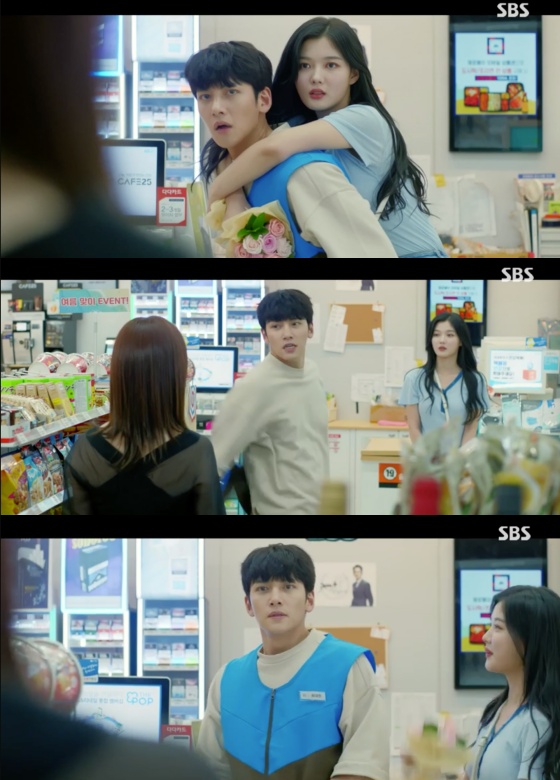 On SBSs Golden Earth Drama Convenience Store Morning Star, which was broadcast on the afternoon of the 3rd, Han Sun-hwa found his lover Choi Dae-heon (Ji Chang-wook)s Convenience store.Choi Dae-heon was playing with a star, Kim Yoo-jung, when Yoo Yeon-ju appeared.Choi Dae-heon and Jeong Sae-byeol saw Yoo Yeon-ju and solidified in their post.Yoo Yeon-ju asked, Am I interrupting? Choi Dae-heon dropped the star to the floor. It was okay. The floor was okay.Choi Dae-heon ran to Yoo Yeon-ju and offered his excuse, Performing Arts.This is misleading enough, but its not real.Yes, I believe you, Mr. Dae-hyun. Youre celebrating the best, said Choi Dae-heon. Now, will the best Temple work and we go out?I took the flexible wine, but Yoo Yeon-ju suggested to Jung Sae-seong, If you wish to congratulate me, Ill do it right. You want to have a meal? And so the three went to dinner together.